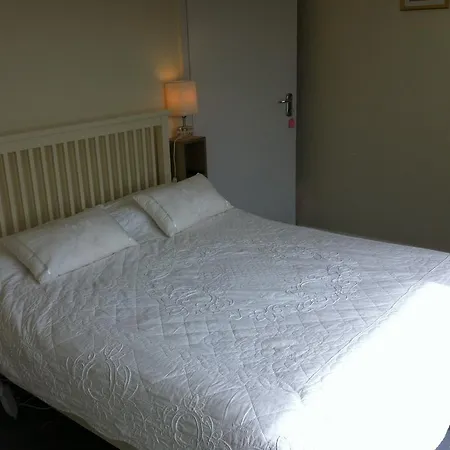 فندق مبيت وإفطار Sea Breeze 3*