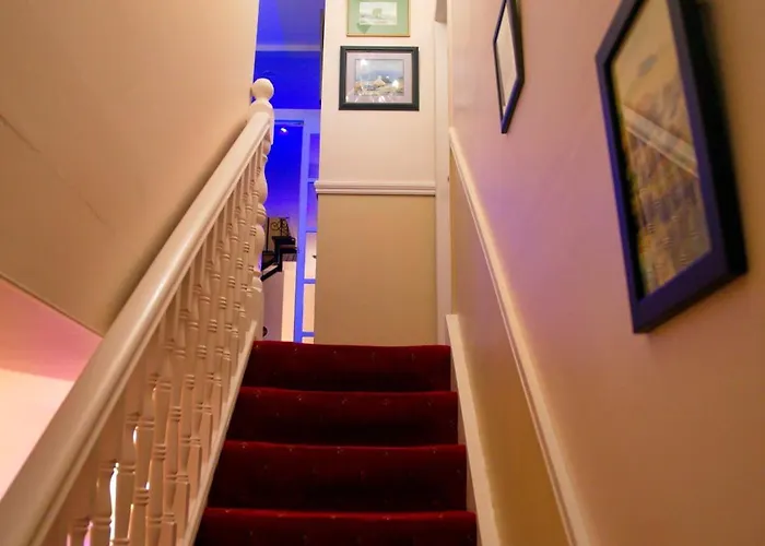 Sea Breeze Bed & Breakfast 3*